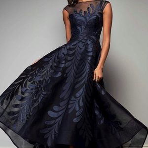 Park 108 embroidered Navy dress size 10 perfect for MOB dress or formal evening